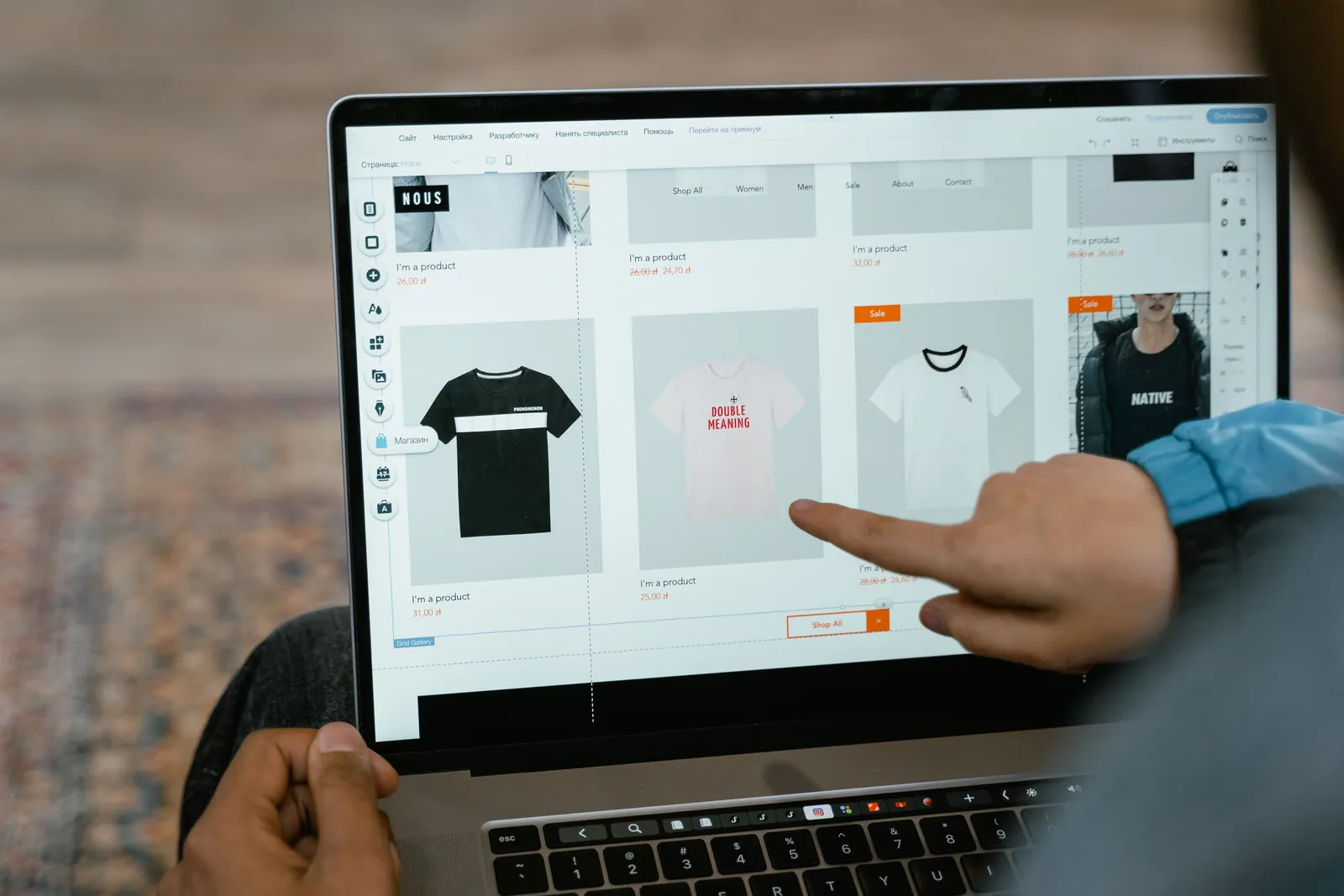 |Choosing the right| e-commerce platform